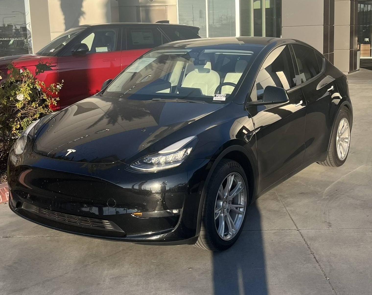 TESLA MODEL Y 2021 5YJYGDED9MF106391 image